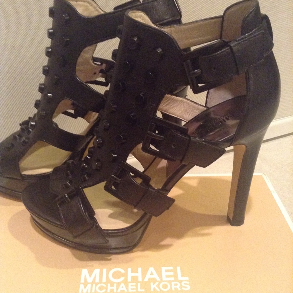 New "Bryn" Michael Kors Platform Heels Sz 8 black